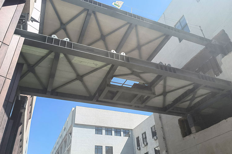 The Connecting Bridge Between the Department of New and Old Civil Engineering at Tsinghua University